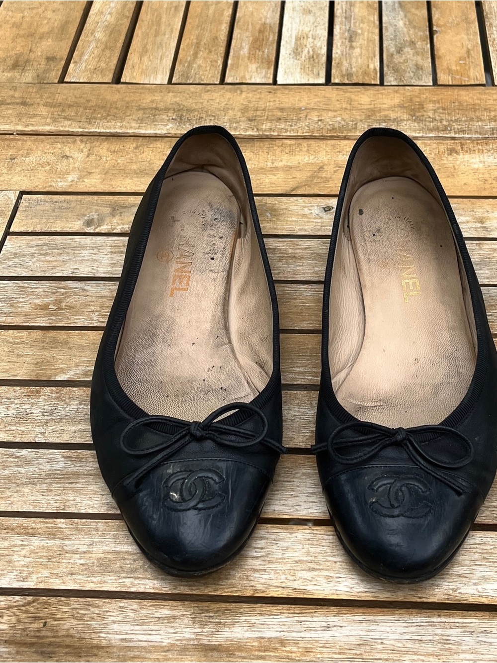 CHANEL Black Leather Ballet Flats with Grosgrain Bow Trim - Picture 3 of 10